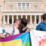 Παγκόσμια Μέρα κατά της Ομοφοβίας, της Τρανσφοβίας και της Αμφιφοβίας: Τι είπε ο Γενικός Διευθυντής του ΟΗΕ για τη Μετανάστευση