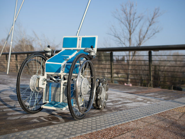 Laddroller: το αμαξίδιο που αλλάζει τη ζωή των ανθρώπων με αναπηρία