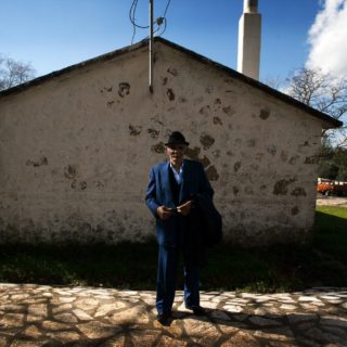 «Δωσ’ μου, γέρο την τσουτσού σου, να ραβδίσω τ’ αχλάδια»