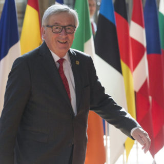 Εναντίον «κάθε προκατάληψης» απέναντι στη νέα κυβέρνηση της Αυστρίας, τάχθηκε ο Ζαν-Κλοντ Γιούνκερ