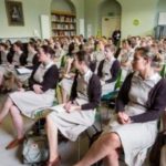 Στη Βρετανία οι «σούπερ» νταντάδες εκπαιδεύονται από μυστικούς πράκτορες