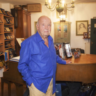 Ο Μίμης Πλέσσας αφηγείται μια ονειρεμένη ζωή