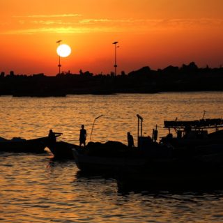 Ηλιοβασίλεμα στο λιμάνι της Γάζας