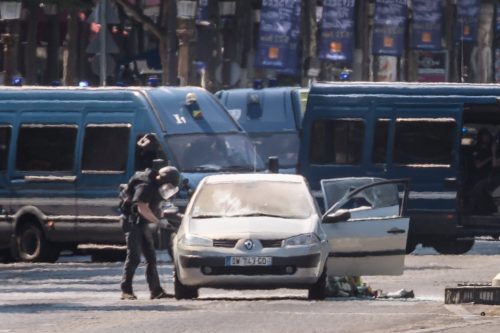 Γαλλία: Αυτοκίνητο έπεσε πάνω σε στρατιώτες