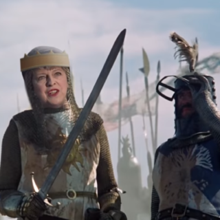 H Theresa May συναντά τους Monty Python (BINTEO)