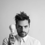 Ο Γιώργος Παπαγεωργίου παίρνει το γιουκαλίλι του και παίζει ζωντανά στο facebook