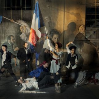 Μπήκαμε στο καμαρίνι της επανάστασης