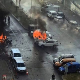 Τουρκία: Τρεις τραυματίες από έκρηξη παγιδευμένου αυτοκινήτου στην επαρχία Μπατμάν