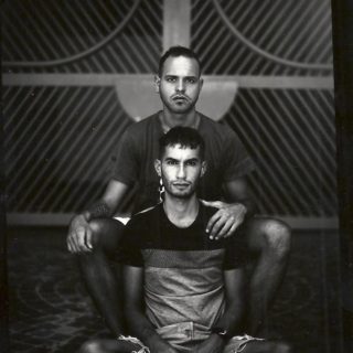 Ερωτικές σχέσεις, φωτογραφικά έργα και κάκτοι σε ένα εγκαταλελειμμένο νεοκλασικό στο Μεταξουργείο