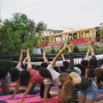 Αυτό είναι το νέο trend, να πίνεις μπύρα κάνοντας yoga!