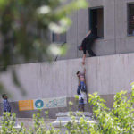 Δώδεκα νεκροί από την επίθεση του Ισλαμικού Κράτους στην Τεχεράνη