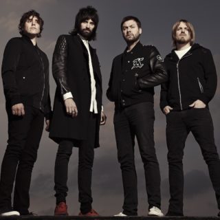 Αξιολογώντας τα albums των Kasabian παρέα με τον τραγουδιστή τους