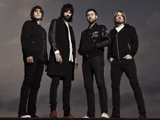 Αξιολογώντας τα albums των Kasabian παρέα με τον τραγουδιστή τους