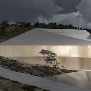 Ένα origami κατασκευάζεται στους πρόποδες του Υμηττού