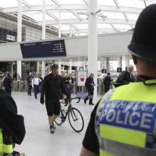 Επίθεση Μάντσεστερ: Εκκένωση περιοχής λόγω ύποπτου αυτοκινήτου