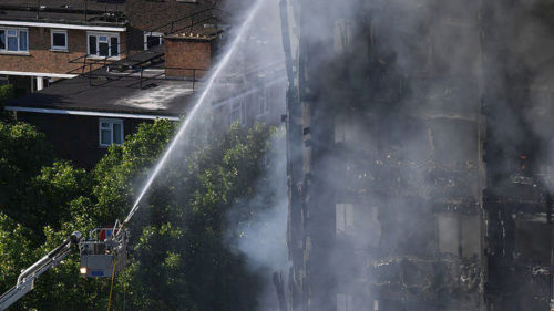 Τουλάχιστον έξι νεκροί από την πυρκαγιά στο Grenfell Tower