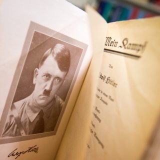 Ο δισέγγονος του Χίτλερ δηλώνει θαυμαστής της Μέρκελ και πολέμιος του Τραμπ