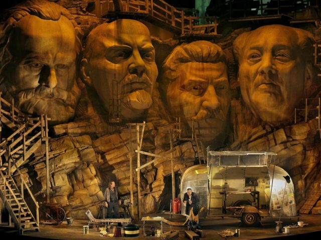 Ο John Lundgren  και ο  Andreas Conrad κατά τη διάρκεια μιας πρόβα της όπερας του Wagner «Siegfried»