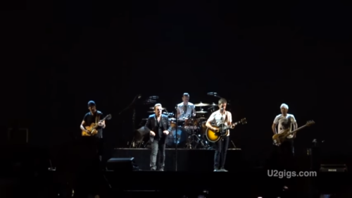 Noel Gallagher και U2 παίζουν μαζί το “Don’t Look Back In Anger” (ΒΙΝΤΕΟ)