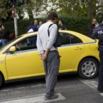 «Χειροπέδες» σε 13 οδηγούς ταξί για επέμβαση στα ταξίμετρα των οχημάτων τους