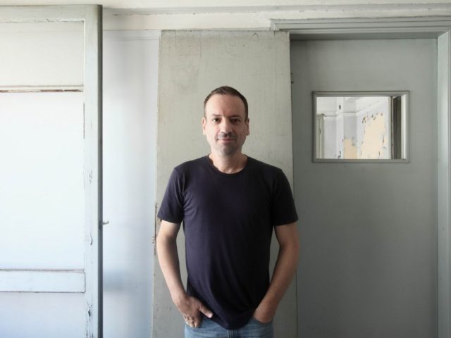 Ο Δημήτρης Κουρτάκης παίρνει κουράγιο από το «προσπάθησε ξανά, απότυχε ξανά, απότυχε καλύτερα» του Μπέκετ