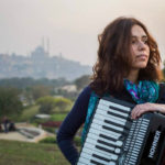 Hydra World Music: Ένα νέο, διεθνές μουσικό φεστιβάλ κάνει πρεμιέρα στην Ύδρα