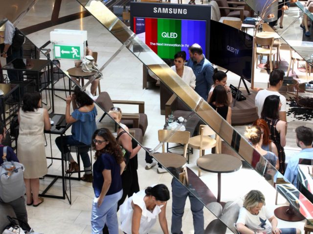 Samsung QLED TV: Η τηλεόραση που κάνει τους διακοσμητές να πετάνε τη σκούφια τους