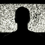 Η τηλεόραση εξακολουθεί να κυριαρχεί στην Αμερική και την Ευρώπη, σύμφωνα με έρευνα