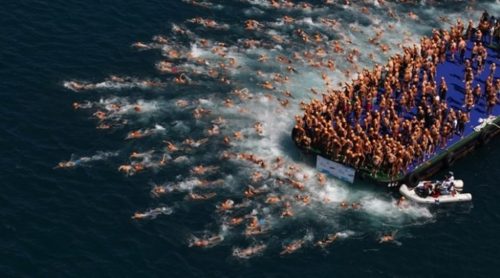 Τουρκία: Πάνω από 2.000 κολυμβητές διέσχισαν τον Βόσπορο