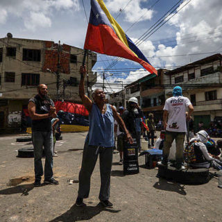 Σε κατάσταση μερικής χρεοκοπίας υποβιβάζεται η Βενεζουέλα από τον οίκο Standard and Poors