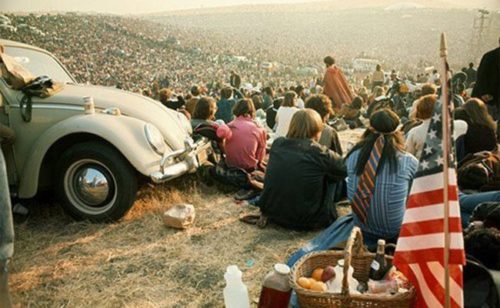 Στις 15 Αυγούστου του 1969 αρχίζει το θρυλικό μουσικό φεστιβάλ του Γούντστοκ