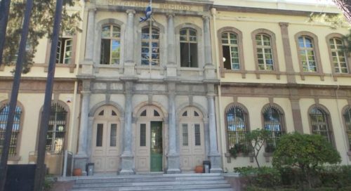 Μυτιλήνη: Εμπρησμός στην είσοδο του δικαστικού μεγάρου