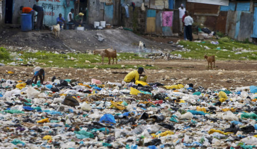 Η μεταφορά πλαστικής σακούλας στην Κένυα, τιμωρείται με μέχρι 4 χρόνια φυλάκιση