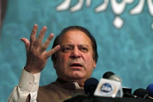 Πακιστάν: Η σύζυγος του πρωθυπουργού που καθαιρέθηκε θα διεκδικήσει τη βουλευτική του έδρα
