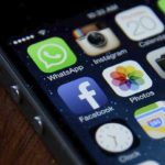 Facebook, Reddit και Apple μπλοκάρουν λογαριασμούς της ακροδεξιάς