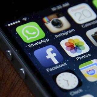 Facebook, Reddit και Apple μπλοκάρουν λογαριασμούς της ακροδεξιάς