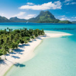 Αυτά είναι τα πιο γαλάζια νερά της Γης (βίντεο)