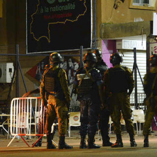 Μπουρκίνα Φάσο: Νεκροί και τραυματίες από επίθεση ενόπλων σε τουρκικό εστιατόριο