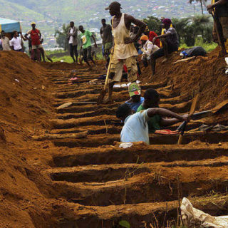 Σιέρα Λεόνε: Πλημμύρες άφησαν πίσω τους περισσότερους από 400 νεκρούς