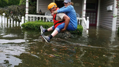 Σοβαροί κίνδυνοι από τις πλημμύρες στο Τέξας για την δημόσια υγεία