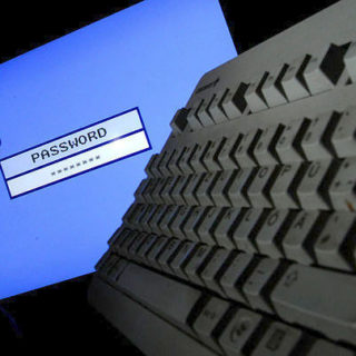 Τουλάχιστον 711 εκατομμύρια διευθύνσεις email στα χέρια χάκερ