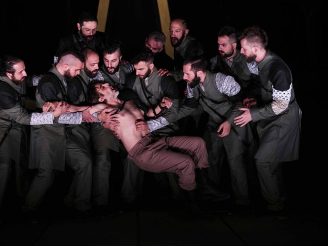 Είδαμε τους Πέρσες και αισθανόμαστε πως υπάρχει τελικά μέλλον στο ανέβασμα του αρχαίου δράματος