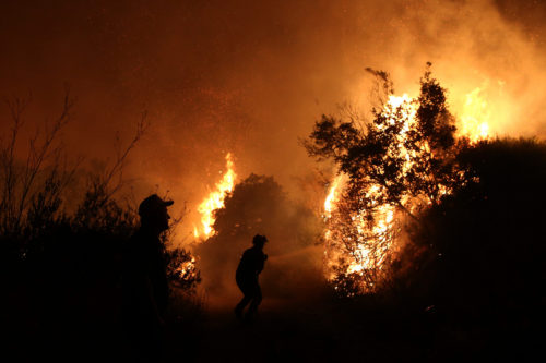 Μάχη για τον έλεγχο της πυρκαγιάς στη Ζάκυνθο
