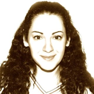 Η Κέλλυ Κουναλάκη εύχεται να είχε γράψει το «Οικογένεια Μπες – Βγες» του Γιάννη Ξανθούλη