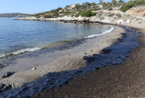 Οι χειρότερες διαρροές πετρελαίου από ναυάγια και ατυχήματα στις ελληνικές θάλασσες (βίντεο)