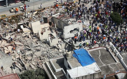21 παιδιά έχασαν τη ζωή τους, στο Μεξικό, όταν κατέρρευσε το σχολείο τους μετά τον σεισμό των 7,1 Ρίχτερ