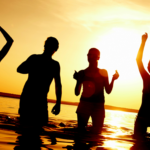 3 αγαπημένες μπάντες αποκαλύπτουν το τραγούδι εκείνο που θα τους θυμίζει για πάντα καλοκαίρι