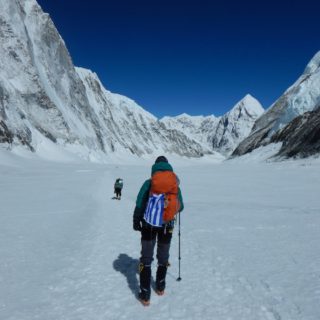 Η Κική Τσακαλδήμη δεν είχε καμία σχέση με την ορειβασία κι όμως έγινε η πρώτη Ελληνίδα που ανέβηκε στο Έβερεστ