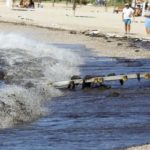 Στη Γλυφάδα έφθασε η ρύπανση: «Να μην προσέρχονται οι λουόμενοι στην παραλία» ζήτησε ο δήμαρχος