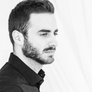 «Ο Καθρέφτης και η προφητεία του Γκρέινορθ»: Ένας μεσαιωνικός μύθος για την αγάπη, στην εποχή της τεχνολογίας